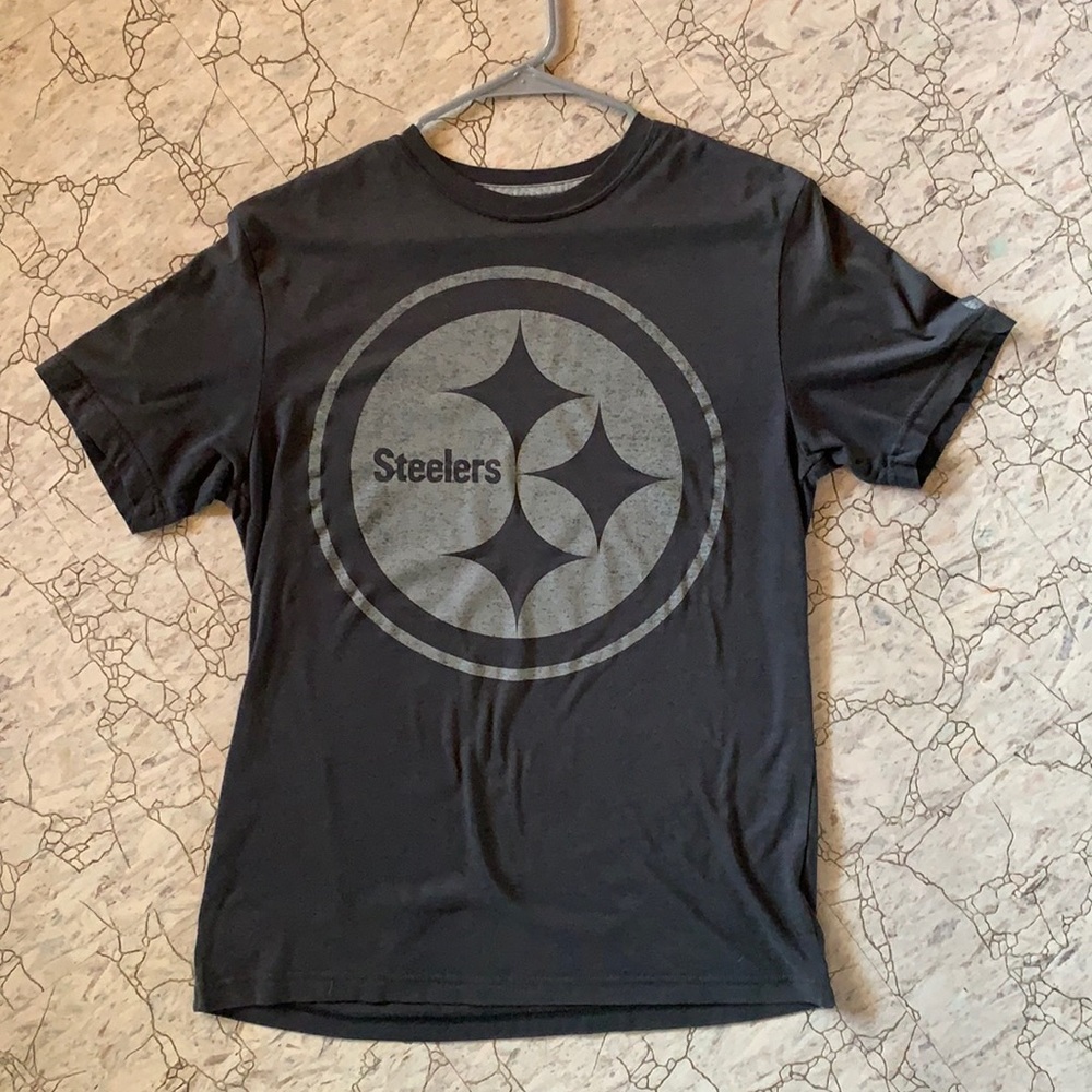 L Pittsburgh Steelers dark gray to black in color
